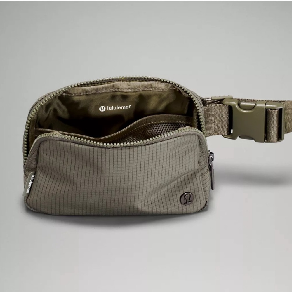 NWT Lululemon Everywhere Belt Bag EBB Carob Brown Black Pattern - Picture 4 of 6